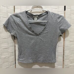 Gray V-Neck Short Sleeve Crop Top